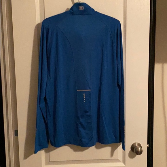 Ogio 1/4 Running Top - Picture 2 of 3